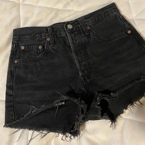 LEVI’s denim short cutoffs